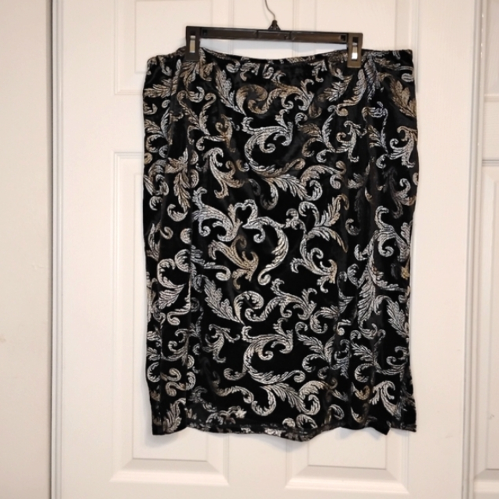 Midnight Velvet Plus Black and Silver Paisley on Velvet Embroidered Skirt Sz 1X